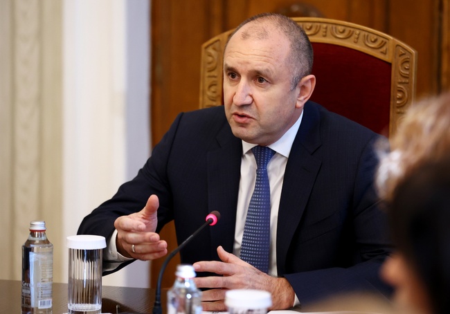 Не може да има правителство на всяка цена, в същото време държа да изчерпим докрай всички възможности за съставянето на кабинет, каза Румен Радев