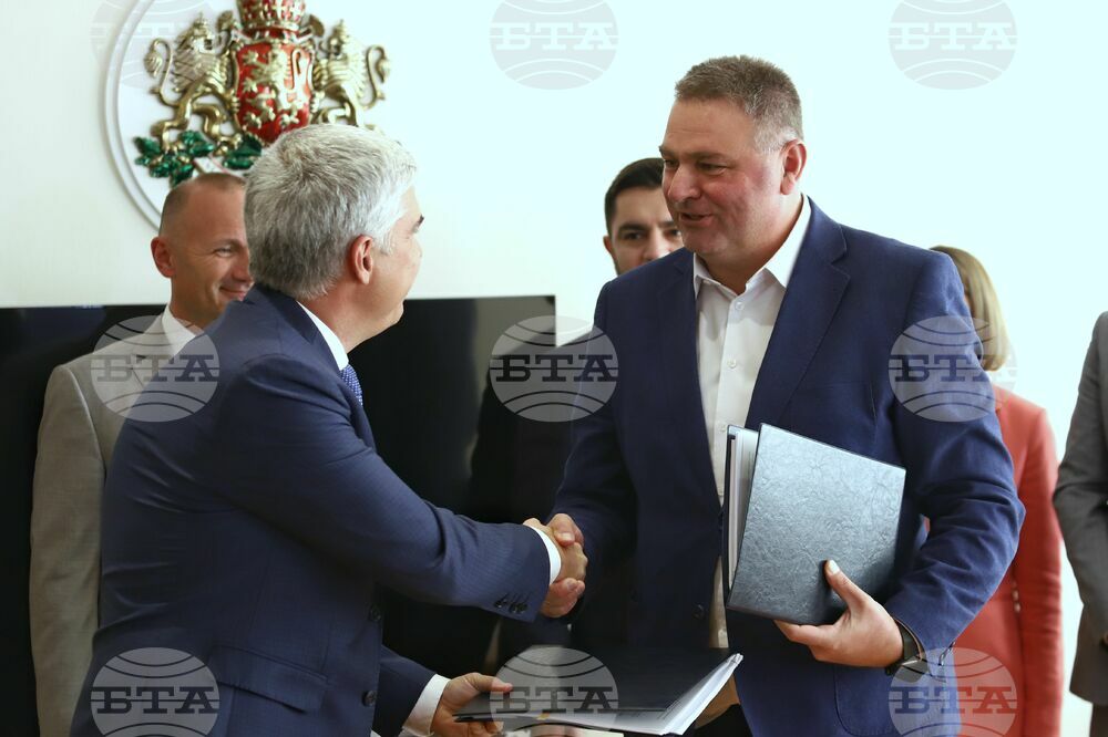 Министерство на енергетиката - договор - подписване