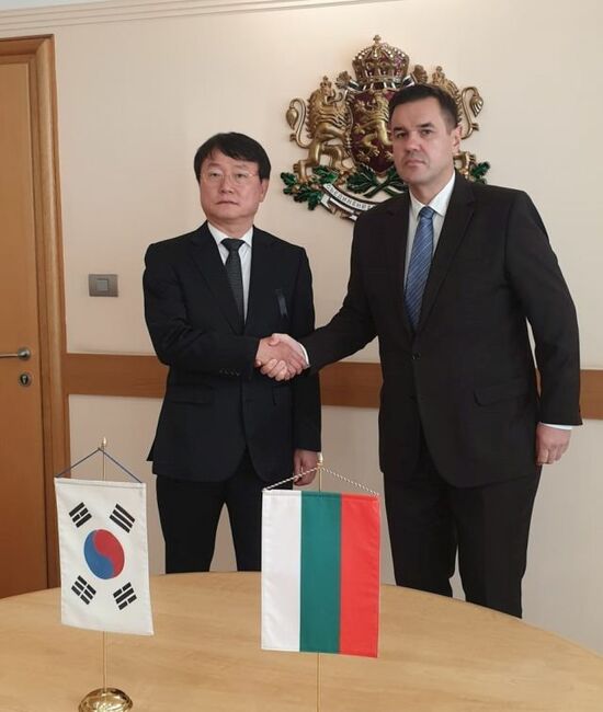 Министърът на икономиката изказа съболезнования на посланика на Корея във връзка с трагедията в Сеул