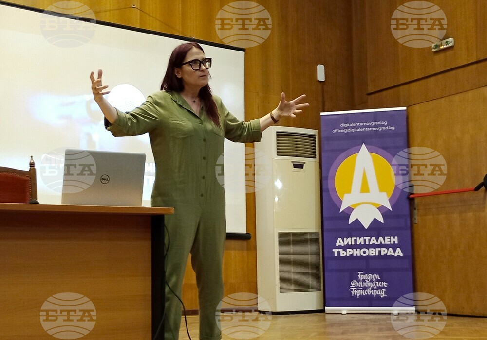 Журналистът и специалист по публично говорене Анна Цолова изнесе лекция във Велико Търново