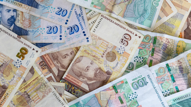 В края на октомври парите в обращение у нас намаляват с 15,18 на сто на годишна база до 508 983 326 броя банкноти в лева, по данни на БНБ