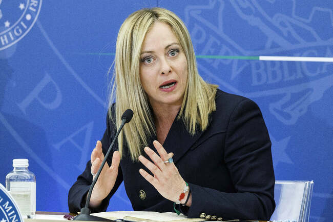 Седмица след като спечели доверието на парламента, управлението на Мелони вече поражда оживени дебати и полемика