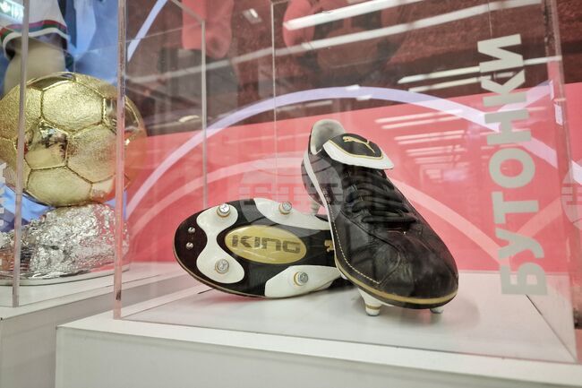 Бургас - "Капсула на славата" - изложба с вещи на Христо Стоичков