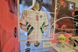 Бургас - "Капсула на славата" - изложба с вещи на Христо Стоичков