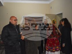 Снимка: Община Разград - Заместник-кметът Добрин Добрев поздрави читалищните дейци от Гецово за Деня на народните будители по време на концерт, посветен на 1 ноември и на Димитровден 