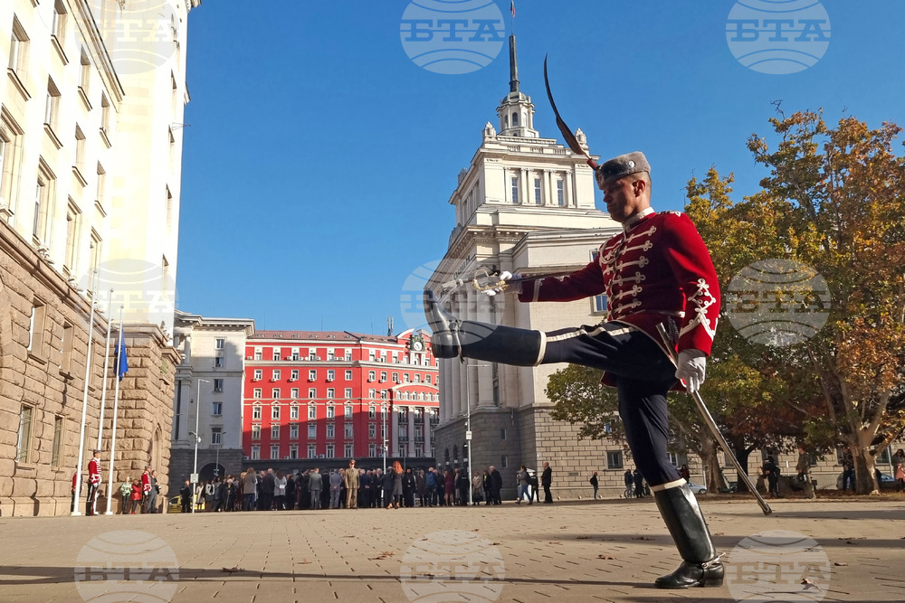 Ден на народните будители - Национален флаг - церемония