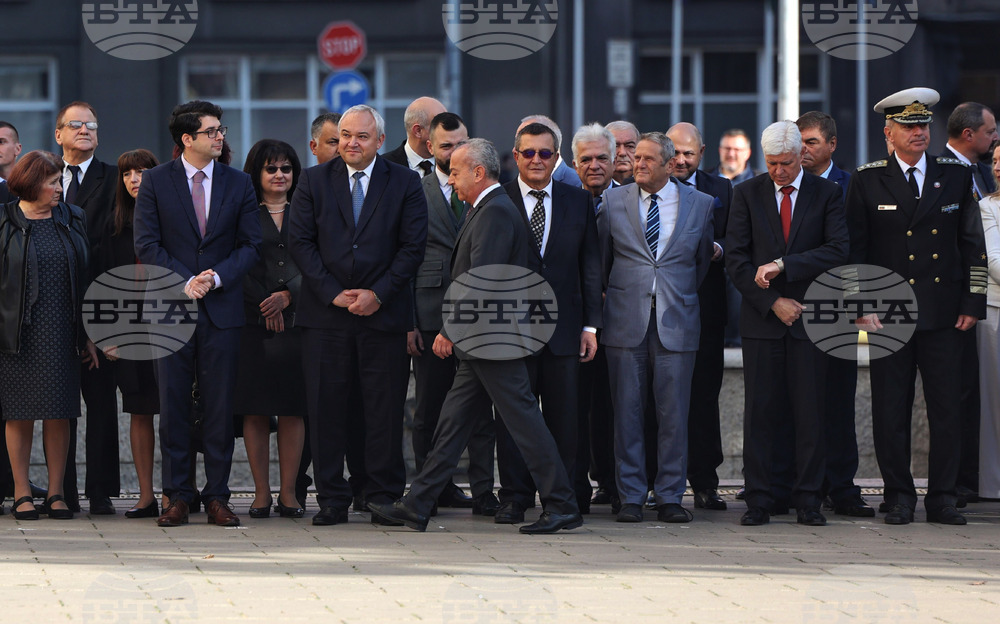 Ден на народните будители - Национален флаг - церемония