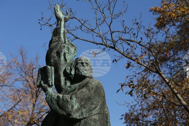 Нека продължим делото на народните ни будители, заявиха от „Продължаваме промяната“ по случай 1 ноември