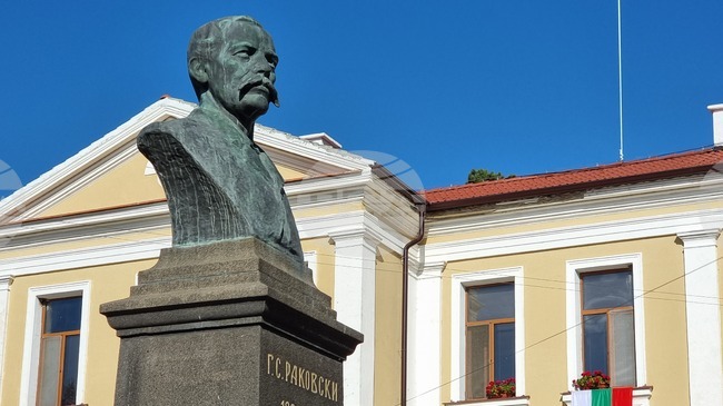 Литературно четене даде начало на честванията за 205-годишнината от рождението на Раковски в Котел