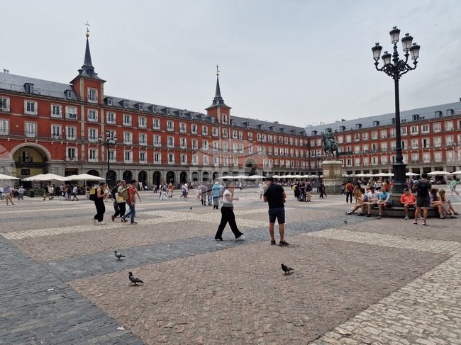 Експлозия в бар в Мадрид рани 21 души, съобщава "Мундо"