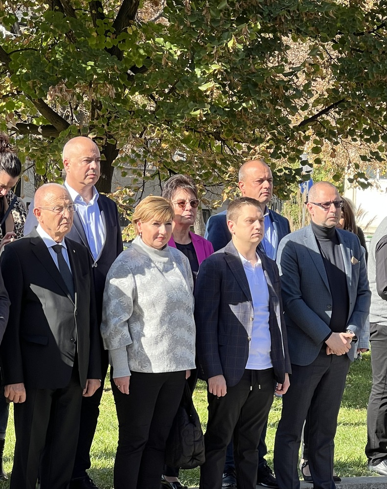 Парламентарната група на БСП отбеляза Деня на народните будители