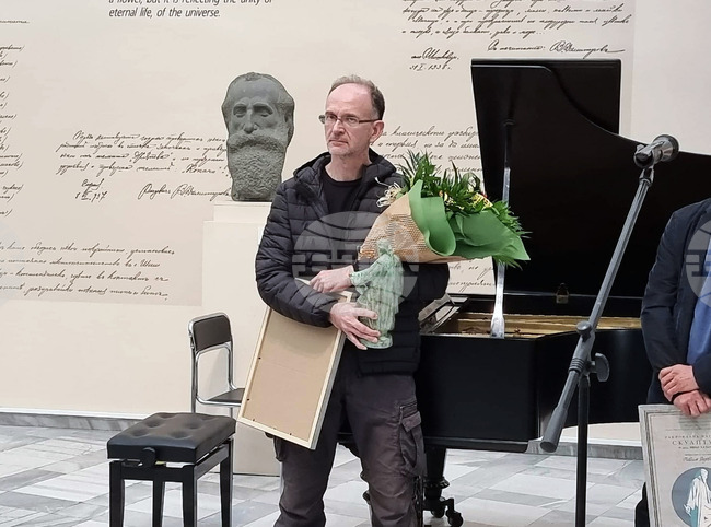 Кюстендил - Ивайло Аврамов - национална награда за скулптура