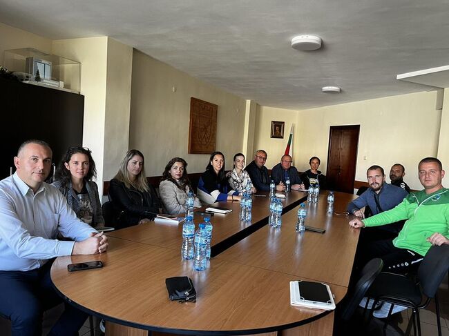 Днес в сградата на Община Разлог се проведе работна среща с представители на спортни клубове от град Разлог