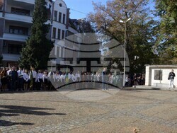 С празнично шествие и тържествена церемония Община Видин почете Деня на народните будители