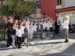 С ритуал пред паметника на Иван Вазов Плевен отбеляза Деня на народните будители