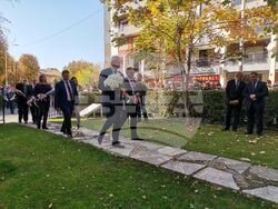 С ритуал пред паметника на Иван Вазов Плевен отбеляза Деня на народните будители