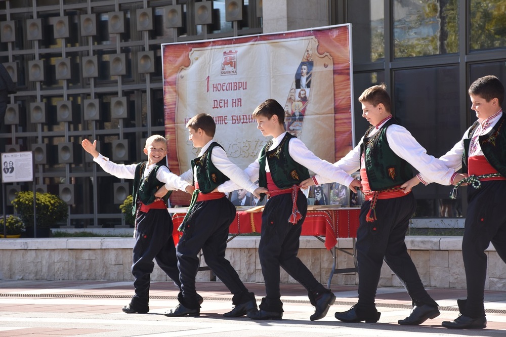 В деня на народните будители! Кметът Илко Стоянов откри паметник на българските възрожденци Димитър и Константин Миладинови в центъра на Благоевград