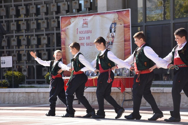 В деня на народните будители! Кметът Илко Стоянов откри паметник на българските възрожденци Димитър и Константин Миладинови в центъра на Благоевград