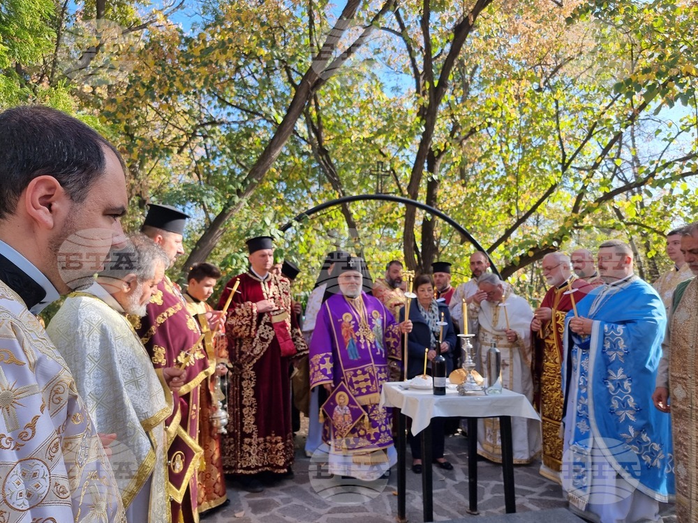 Старозагорският митрополит Киприан връчи орден на Богословския факултет на Софийски университет