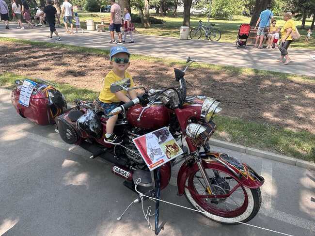 Община Русе: Ягуар от 1972 г. грабна наградата на публиката в 10-ото издание на Ретро парада в Русе