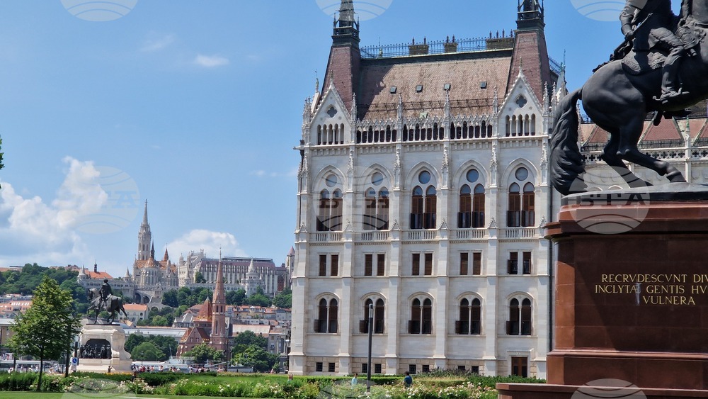 Най-малко трима души загинаха, а 22 са ранени при пожар в предградие на Будапеща, съобщиха местните власти