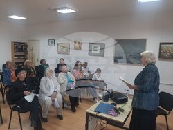 С полагане на цветя пред бюст-паметника на Христо Ботев продължиха честванията по повод 1 ноември в Благоевград. Младежкият парламент организира конкурс-рецитал