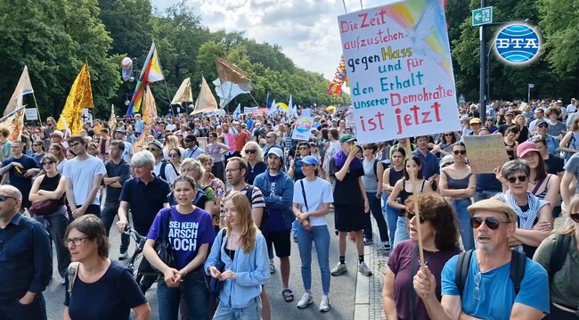 Многохилядна демонстрация в подкрепа на демокрацията и срещу десния екстремизъм се състоя в Берлин