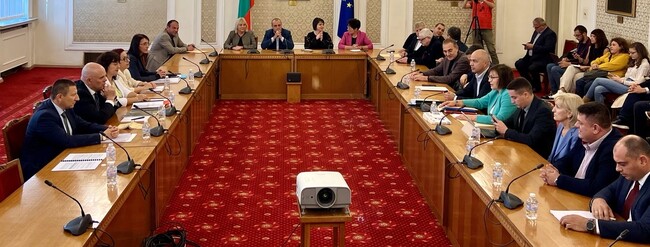 Нинова към Гешев: От 5 години Ви питаме и не ни казвате имената на политиците от КТБ - това наричаме нужда от промяна на модела