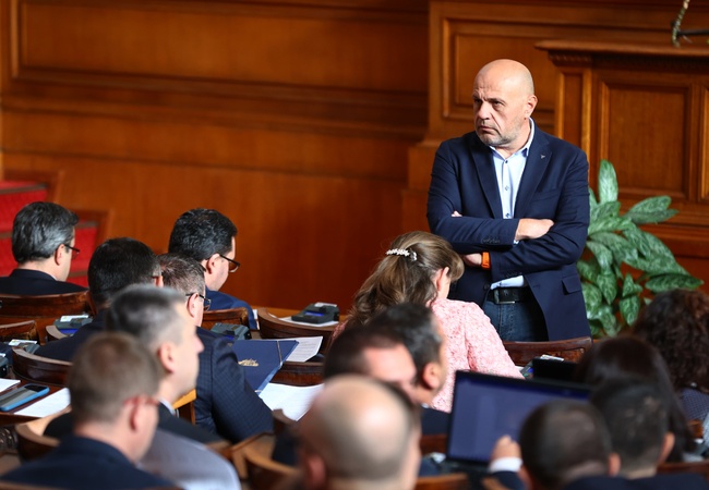 Подходът на служебното правителство да предложи удължаване на бюджета за 2022 г. до март 2023 г. е най-безопасният вариант, каза Томислав Дончев