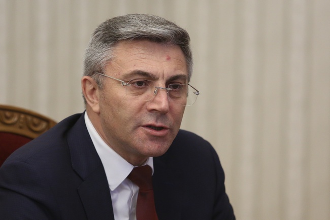 За първия мандат най-голямата ПГ има правото да предложи министър-председател, но ние очакваме да чуем политики, каза Мустафа Карадайъ
