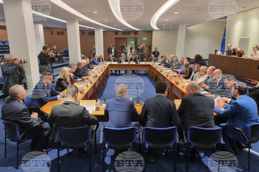 Парламентарните комисии по отбрана и по външна политика приеха проект на решение за военна и военно-техническа подкрепа на Украйна