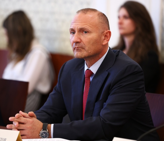 Очакваме окончателните детайли по споразумението за внос на втечнен газ от Египет за България, каза министър Росен Христов