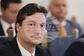 Парламент - Комисия по правни въпроси - заседание - Крум Зарков