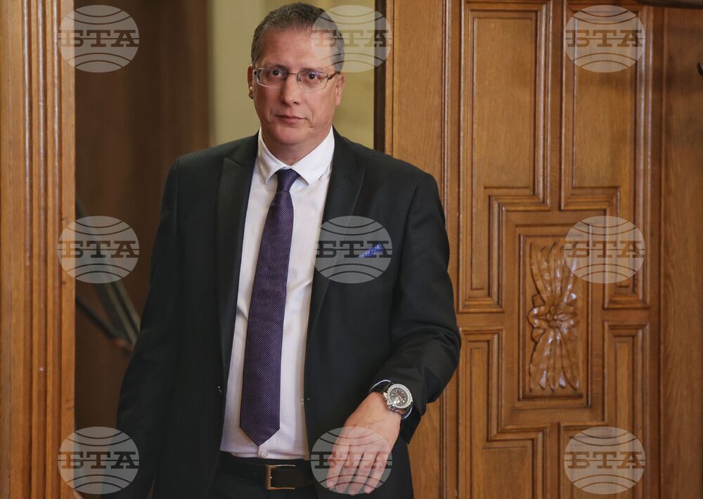 Парламент - Комисия по правни въпроси - заседание - Милен Матеев
