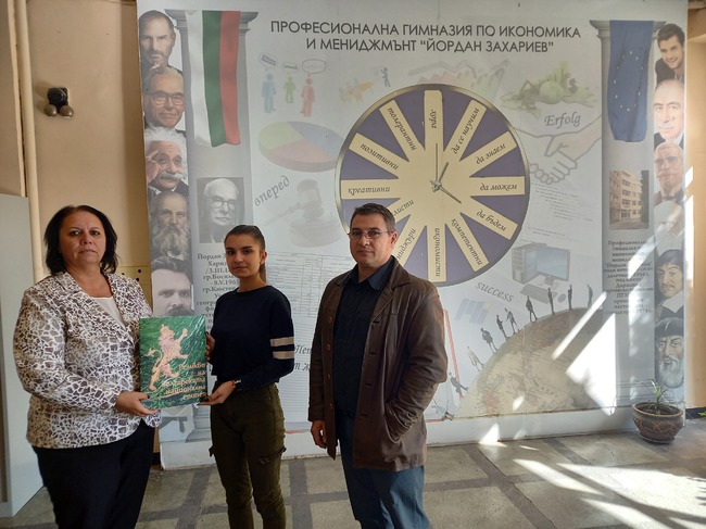 30 училища в страната ще получат исторически сборници, подарък от Държавната агенция за закрила на детето