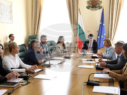 Снимка: Икономически и социален съвет на Република България - ИСС представи пред вицепремиерът Пеканов становището си за готовността на българските предприятия да осъществяват успешно климатично неутрална трансформация