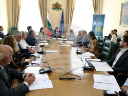 Снимка: Икономически и социален съвет на Република България - ИСС представи пред вицепремиерът Пеканов становището си за готовността на българските предприятия да осъществяват успешно климатично неутрална трансформация