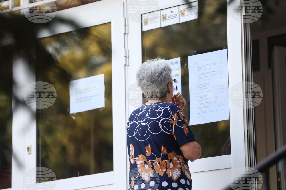 София - парламентарни и евроизбори - начало на изборния ден