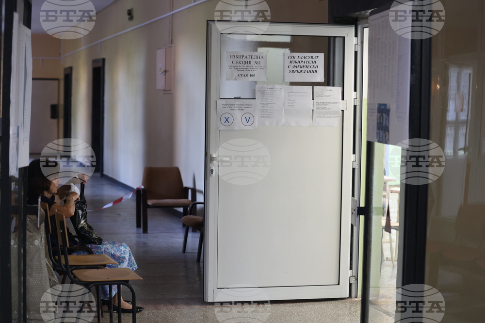София - парламентарни и евроизбори - начало на изборния ден