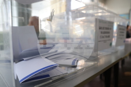 София - парламентарни и евроизбори - начало на изборния ден