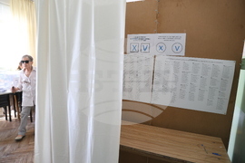 София - парламентарни и евроизбори - начало на изборния ден