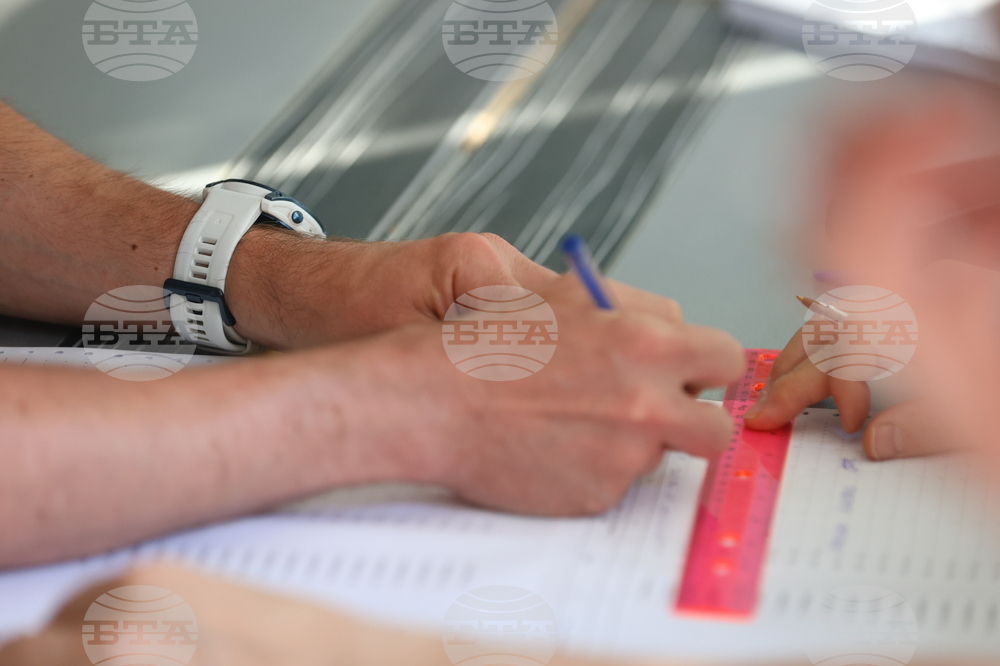 София - парламентарни и евроизбори - начало на изборния ден