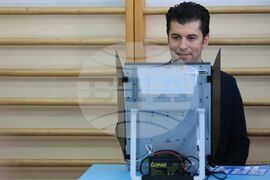Избори за Европейски парламент и Народно събрание - Кирил Петков - гласуване