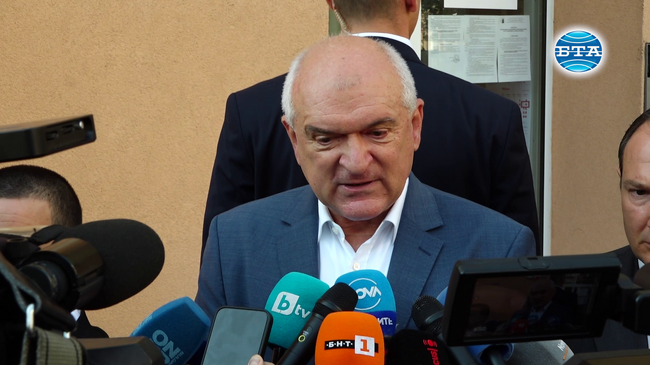 Гласувах за по-добра България, за скорошно влизане в Шенген и по земя, а догодина – еврозона, каза служебният премиер Димитър Главчев