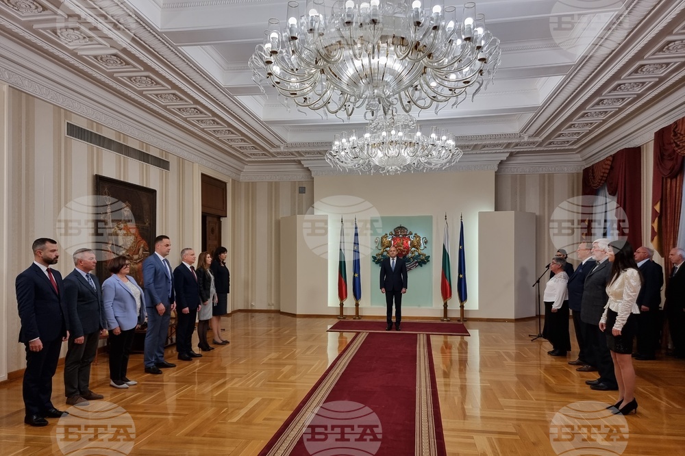 Държавният глава Румен Радев удостои с Почетния знак на президента четирима изтъкнати дейци в сферата на културата и науката