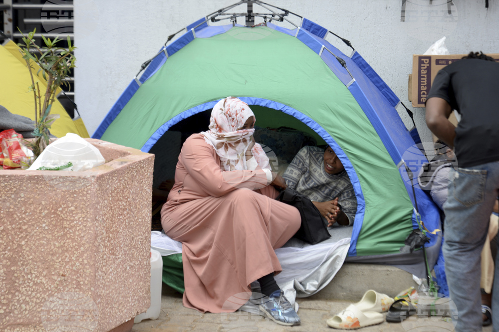 Най-малко 40 мигранти загинаха при корабокрушение край Тунис