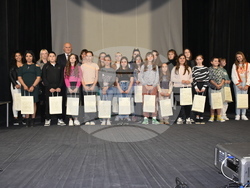 Община Ловеч награди ученици в конкурс за есе „Моите будители днес“, посветен на Деня на народните будители