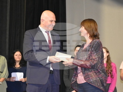 Община Ловеч награди ученици в конкурс за есе „Моите будители днес“, посветен на Деня на народните будители