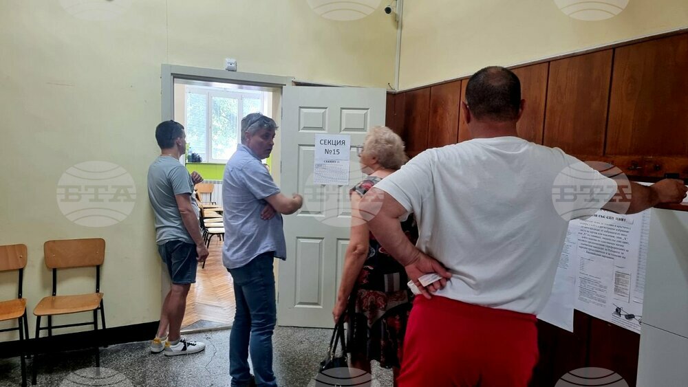 Над 13 хиляди души са упражнили правото си на глас в област Добрич към 11:00 часа
