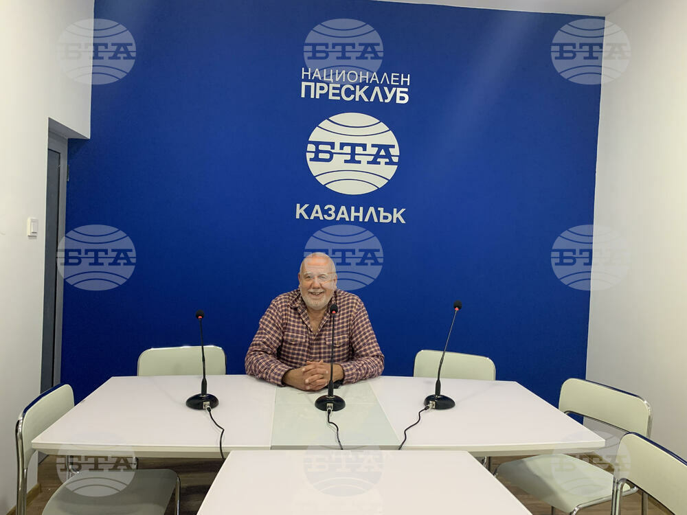 Авторът Васил Хаджиилиев представя в Казанлък фотоизложбата "Моята невероятна Индия" и книгата си "Намасте"